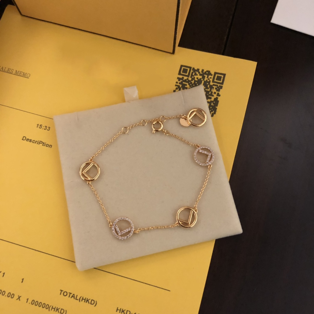 2021 High Quality Bracelet Designers Luxurys Fashion Letter F Printed Bracelets Diamond Gold Jewelry Silver Pearl Womens Gift Party Armband, Golden;silver
2021 High Quality Bracelet Designers Luxurys Fashion Letter F Printed Bracelets Diamond Gold Jewelry Silver Pearl Womens Gift Party Armband, Golden;silver