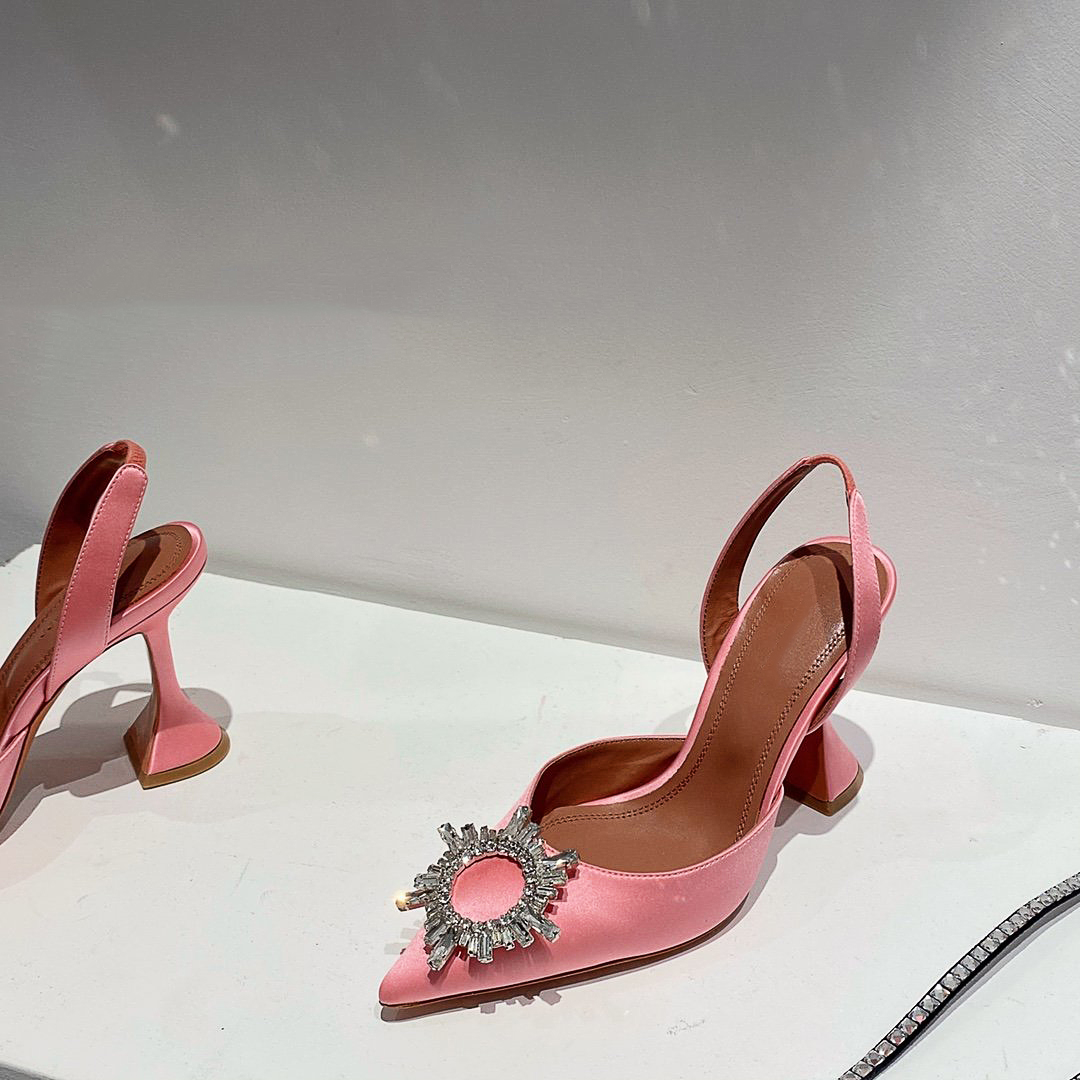High quality luxury designer women shoes Counter of classic British retro design Sunflower pointed heels small leather shoe with box size35-40, As picture 5
High quality luxury designer women shoes Counter of classic British retro design Sunflower pointed heels small leather shoe with box size35-40, As picture 5