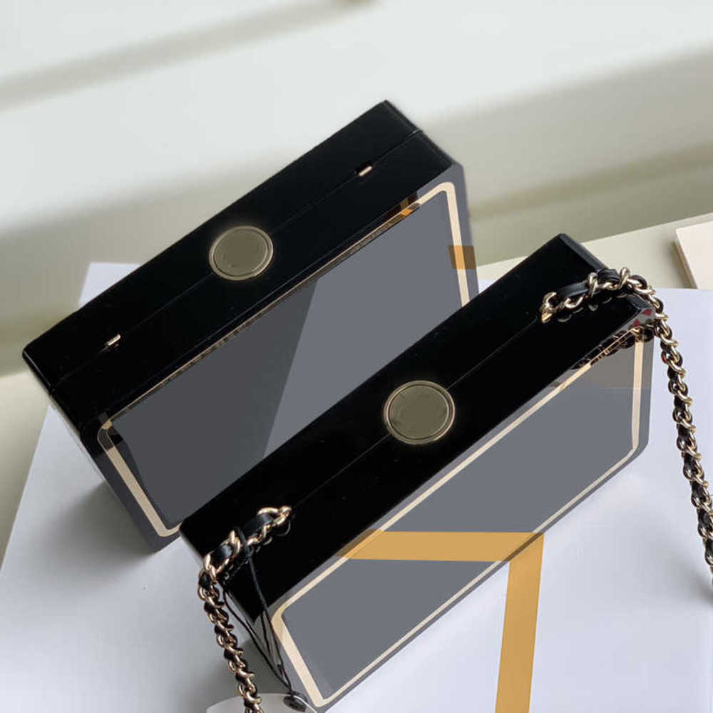 7A+Designers A miniature version of the dinner bag Take the chain Polished vintage lambskin diamond lattice bag S12865 mini shoulder bag
7A+Designers A miniature version of the dinner bag Take the chain Polished vintage lambskin diamond lattice bag S12865 mini shoulder bag