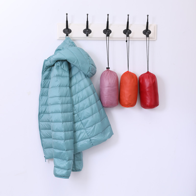 CRRIFLZ Short Thin Down Jacket Women 90% White Duck Single Zipper Hooded Coat Autumn Winter Warm Parkas Outwear 210520, Black
CRRIFLZ Short Thin Down Jacket Women 90% White Duck Single Zipper Hooded Coat Autumn Winter Warm Parkas Outwear 210520, Black