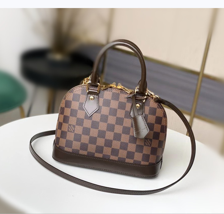 LVLOUISVITTON bagVUTTON Luxurys Designers Mini Shell handbags CrossBody Bag Fashion Women Leather High Quality Designer bags BB Women's shoulder bag, Coffee
LVLOUISVITTON bagVUTTON Luxurys Designers Mini Shell handbags CrossBody Bag Fashion Women Leather High Quality Designer bags BB Women's shoulder bag, Coffee