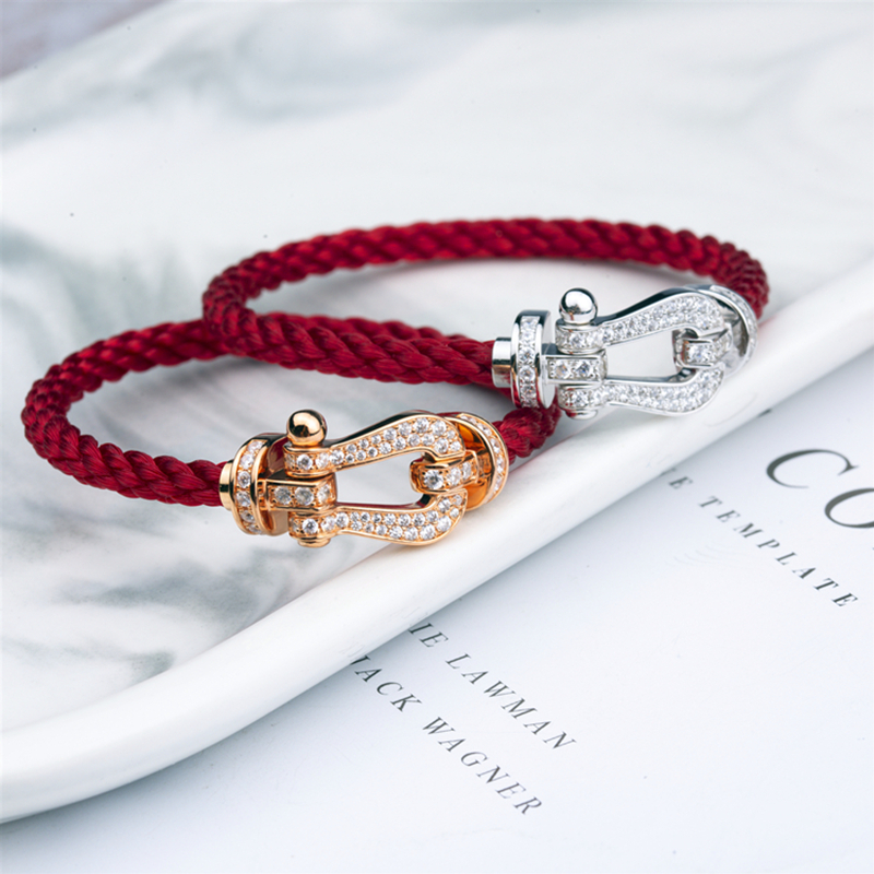 U-shaped Hand Rope Guan Xiaotong Same S925 Silver Large Horseshoe Cuff Buckle with Diamond Head Leather Bracelet for Men and Women Red
U-shaped Hand Rope Guan Xiaotong Same S925 Silver Large Horseshoe Cuff Buckle with Diamond Head Leather Bracelet for Men and Women Red