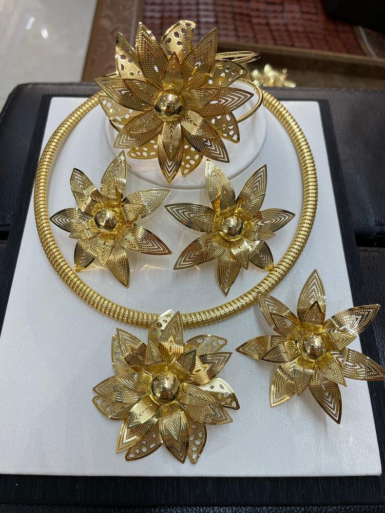 earrings & necklace exquisite jewelry bohemia copper gold planted flower big design for women lady daily wear party wedding gift 4pcs set, Silver
earrings & necklace exquisite jewelry bohemia copper gold planted flower big design for women lady daily wear party wedding gift 4pcs set, Silver
