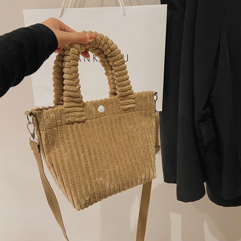 Evening Bags Corduroy Women Shoulder Bag Ladies Casual Small Tote Soft Crossbody 2021 Striped Cloth Female Handbag Shopping
Evening Bags Corduroy Women Shoulder Bag Ladies Casual Small Tote Soft Crossbody 2021 Striped Cloth Female Handbag Shopping