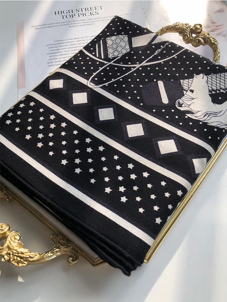 Scarves Twill 30% Silk 70% Cashmere Scarf Square And Shawls Women Fashion 135*135CM Autumn Big Wrap
Scarves Twill 30% Silk 70% Cashmere Scarf Square And Shawls Women Fashion 135*135CM Autumn Big Wrap