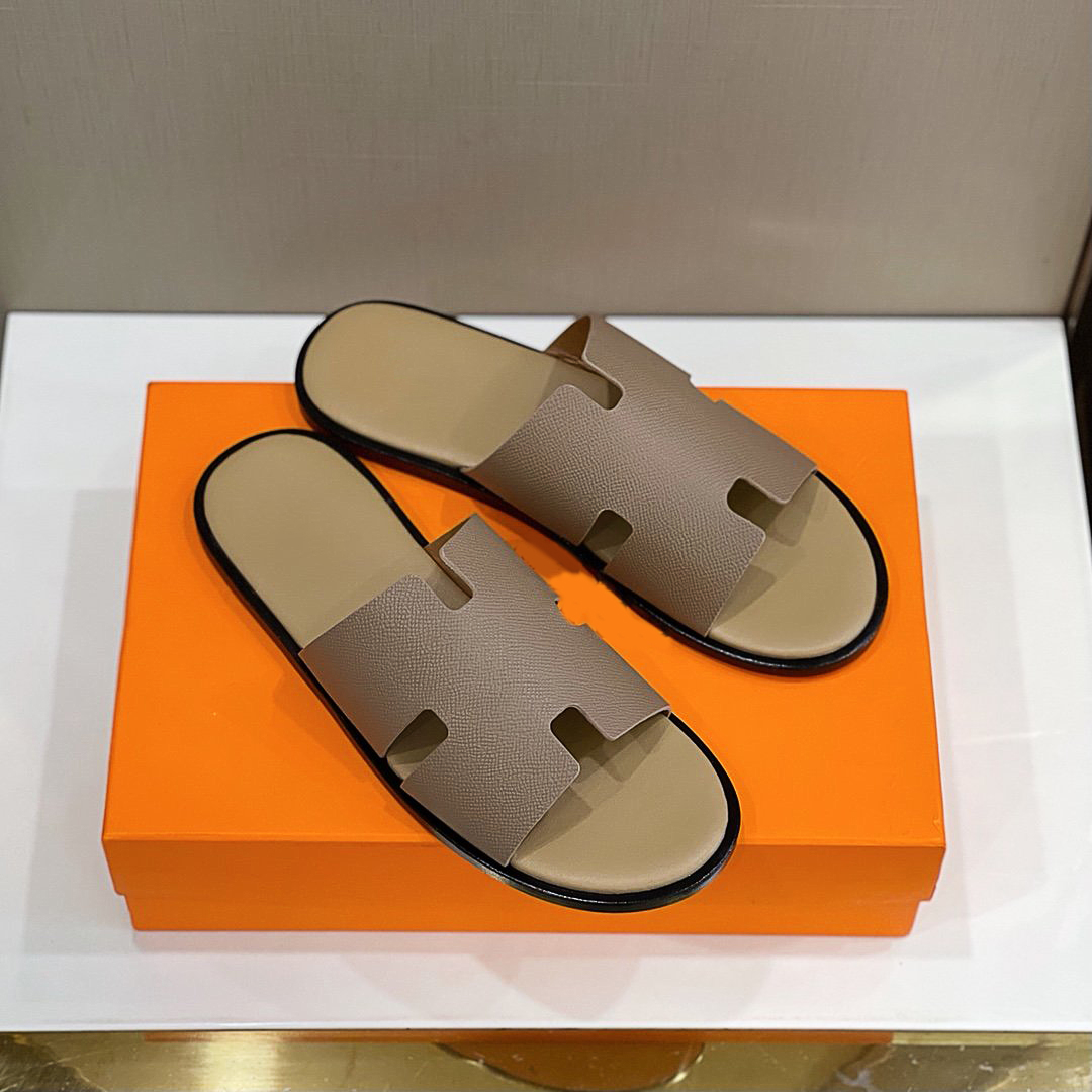 Top quality summer men slippers made flat hollow sandals designer luxury brand Classic men's drag with box, Black
Top quality summer men slippers made flat hollow sandals designer luxury brand Classic men's drag with box, Black
