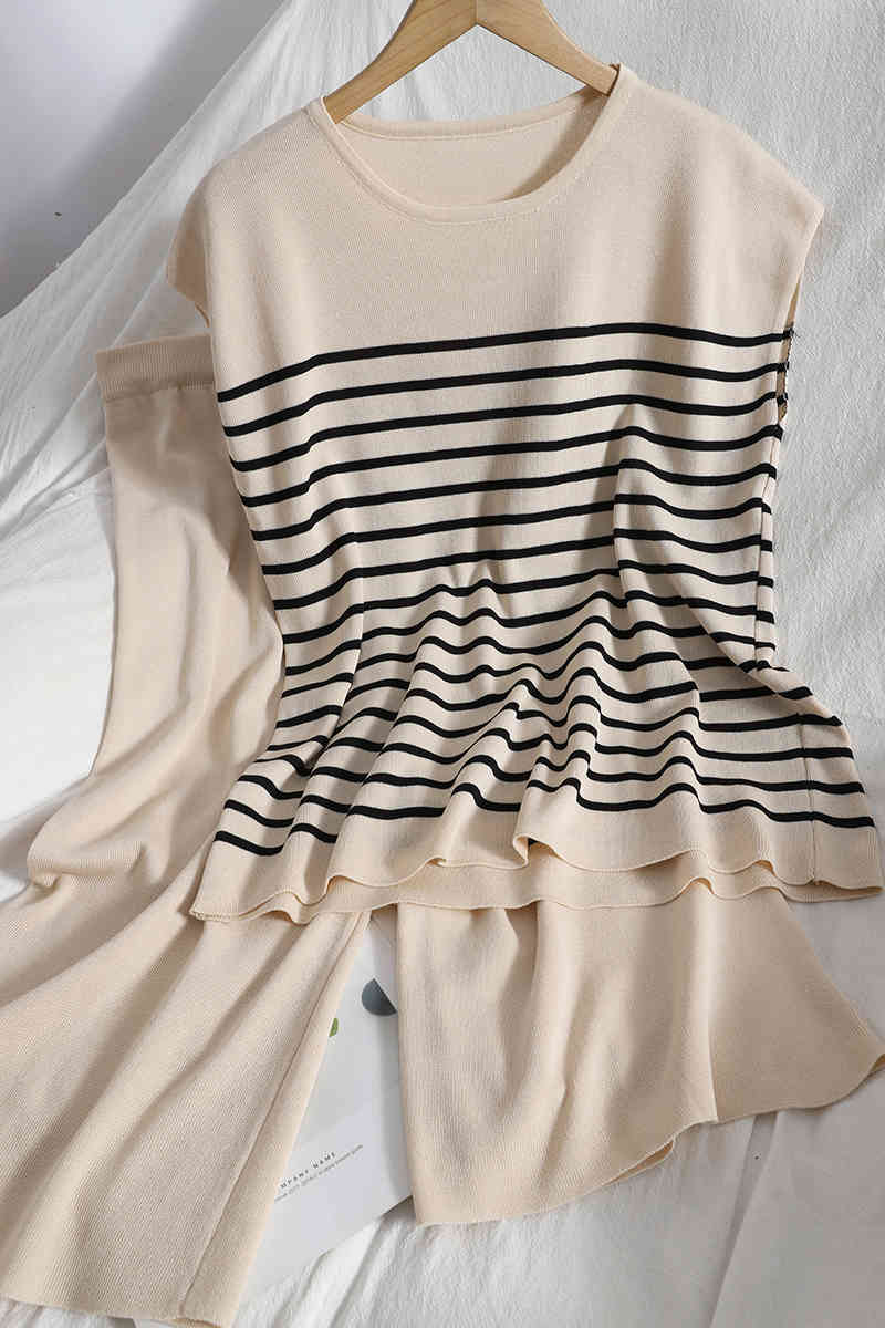 Spring Wear Contrast Striped Pullover Sleeveless Vest Top+slim and Versatile Nine-point Wide-leg Pants Knitted Two-piece Women 210507