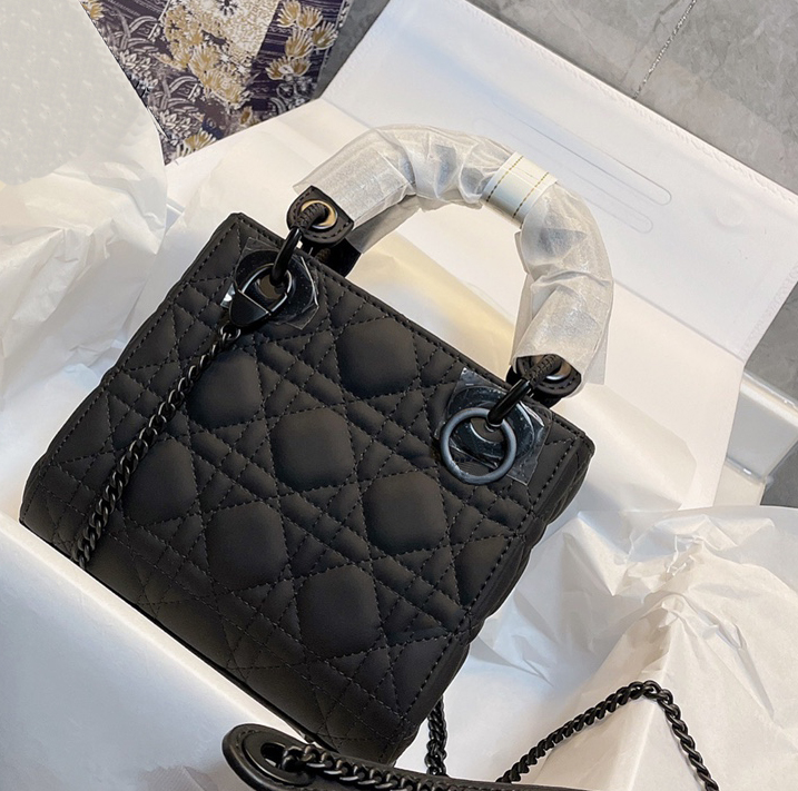 Designer luxury fashion brand handbags wallets ladies shoulder bags leather belt houndstooth fabric crossbody saddle hand to improve quality bag, No bags
Designer luxury fashion brand handbags wallets ladies shoulder bags leather belt houndstooth fabric crossbody saddle hand to improve quality bag, No bags