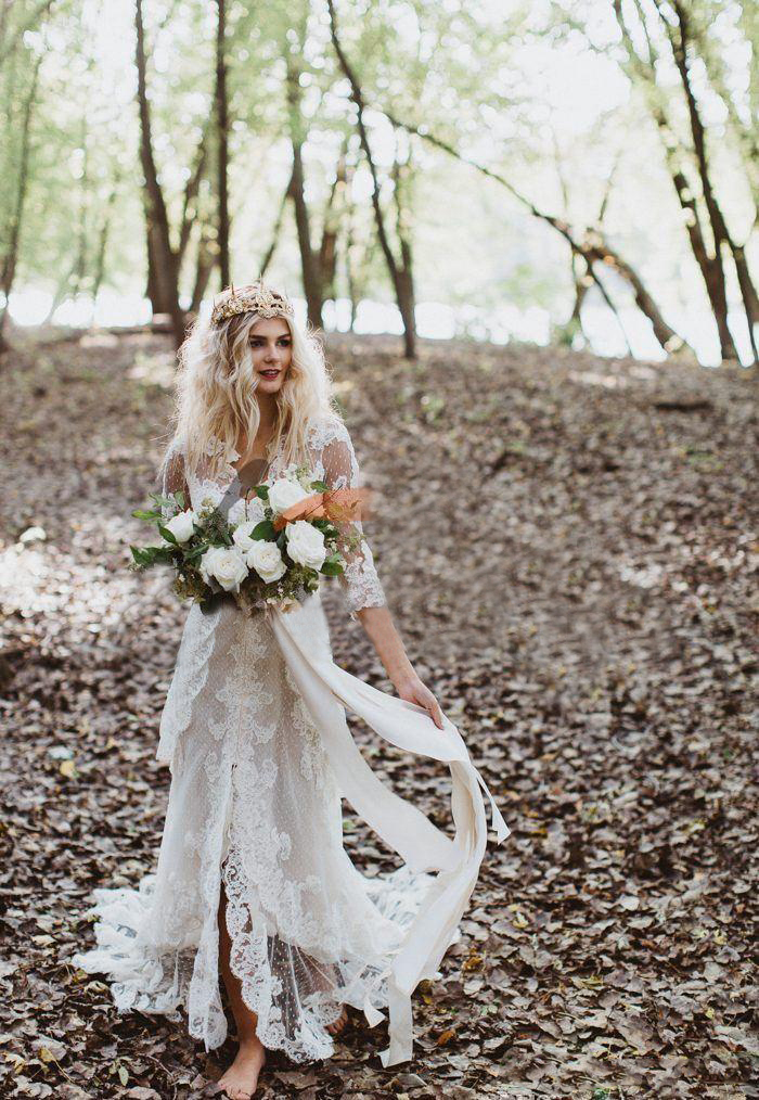 Retro Bohemian Lace Sheath Wedding Dress Vintage Front Slit Rustic Country Bridal Gowns Long Sleeves Gybsy Boho Bride Dress