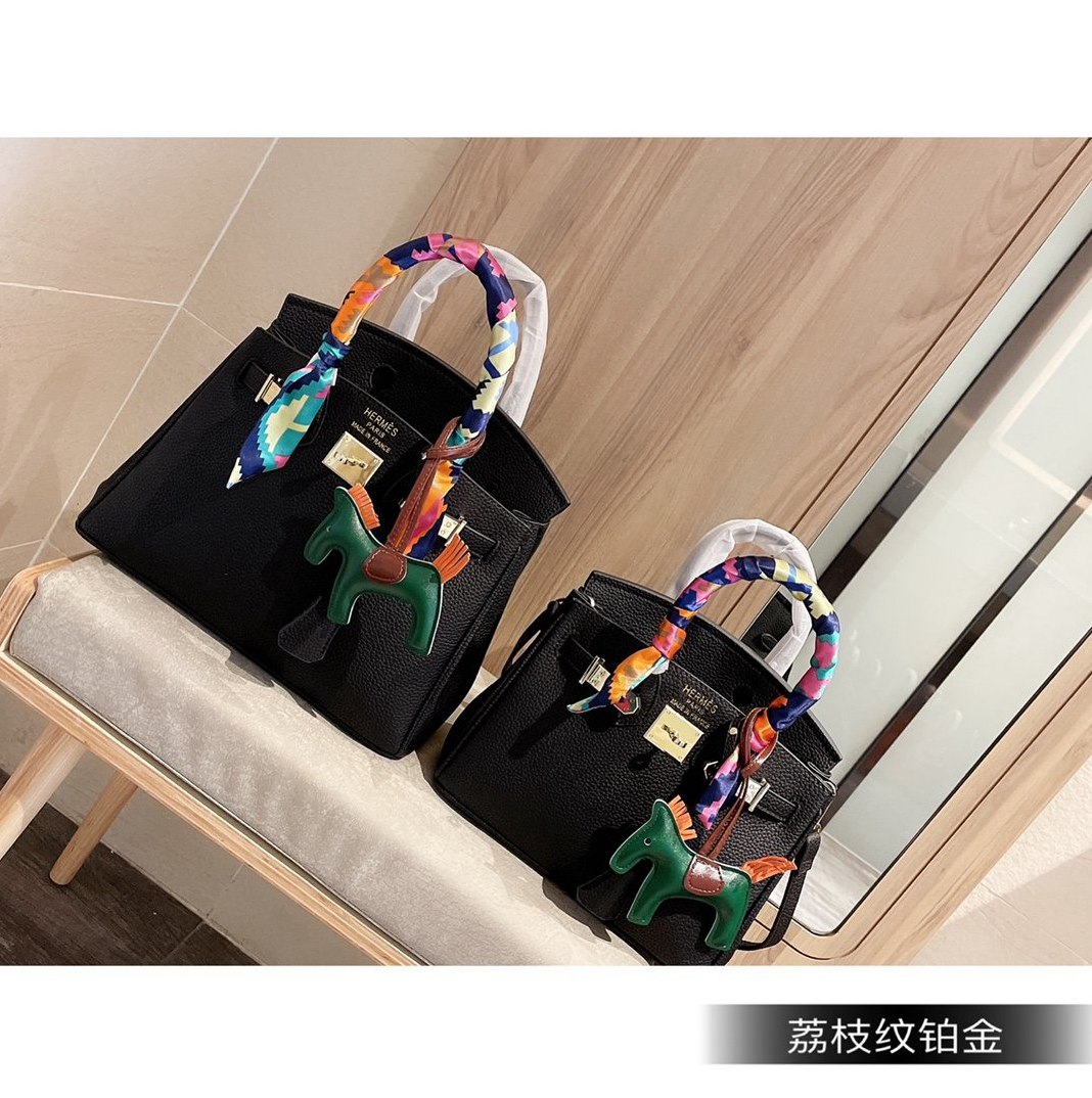Luxury Brand Womens Shoulder Bags Handbags Leather Clutch Bag Wallet Tote Handbag Women Backpack -L7487, Red;black
Luxury Brand Womens Shoulder Bags Handbags Leather Clutch Bag Wallet Tote Handbag Women Backpack -L7487, Red;black