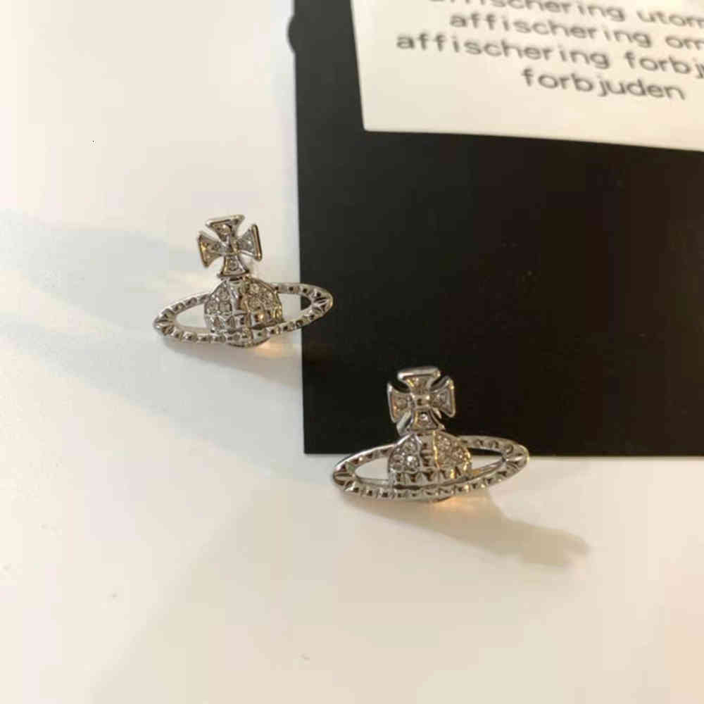 earrings Western empress dowager Vivien's same earrings were originally marked with silver full diamond lattice pattern, celebrity temperament, Golden
earrings Western empress dowager Vivien's same earrings were originally marked with silver full diamond lattice pattern, celebrity temperament, Golden