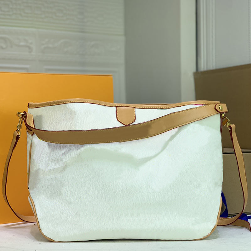 Medieval Tote Bag White Colored Handbag Shoulder Crossbody Bags Large Capacity Classic Letter Printed Adjustable Strap Golden Hasp Hardware
Medieval Tote Bag White Colored Handbag Shoulder Crossbody Bags Large Capacity Classic Letter Printed Adjustable Strap Golden Hasp Hardware