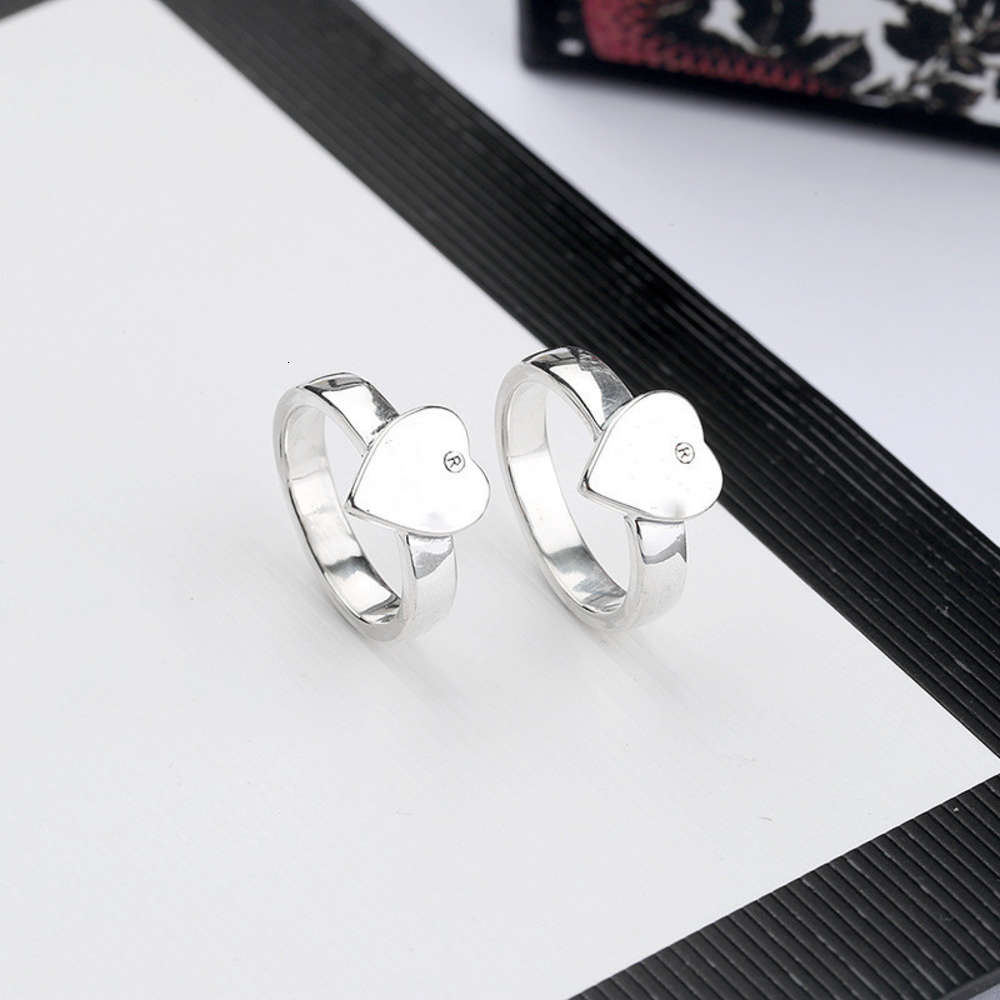 Silver-plated ring High-quality alloy Ladies Fashion simple personalized jewelry Supply gift Anniversary belt box
Silver-plated ring High-quality alloy Ladies Fashion simple personalized jewelry Supply gift Anniversary belt box