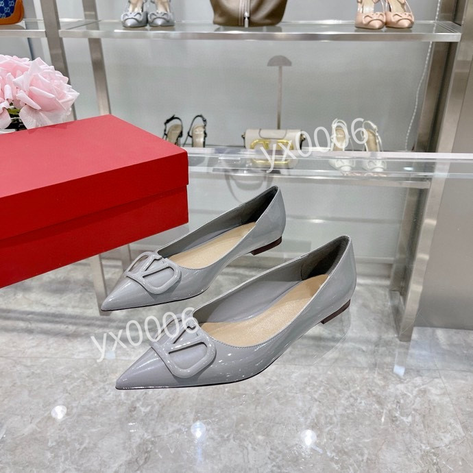 2022 Top Triple mens casual shoes Blue 35-42 Yellow Grey white Black Jade burgundy navy trainer lime pink men women sneak yh211130, Choose the color
2022 Top Triple mens casual shoes Blue 35-42 Yellow Grey white Black Jade burgundy navy trainer lime pink men women sneak yh211130, Choose the color