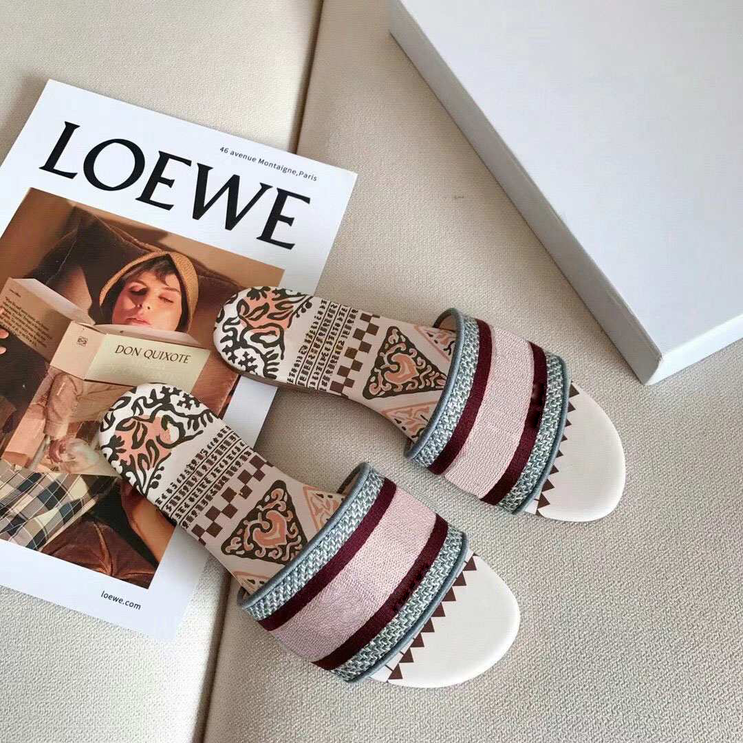 2021 Fashion Paris Womens Slippers Scuffs Summer Sandals Beach Slide Flip Flops Sexy Multicolors Embroidered Floral Shoes, Black
2021 Fashion Paris Womens Slippers Scuffs Summer Sandals Beach Slide Flip Flops Sexy Multicolors Embroidered Floral Shoes, Black