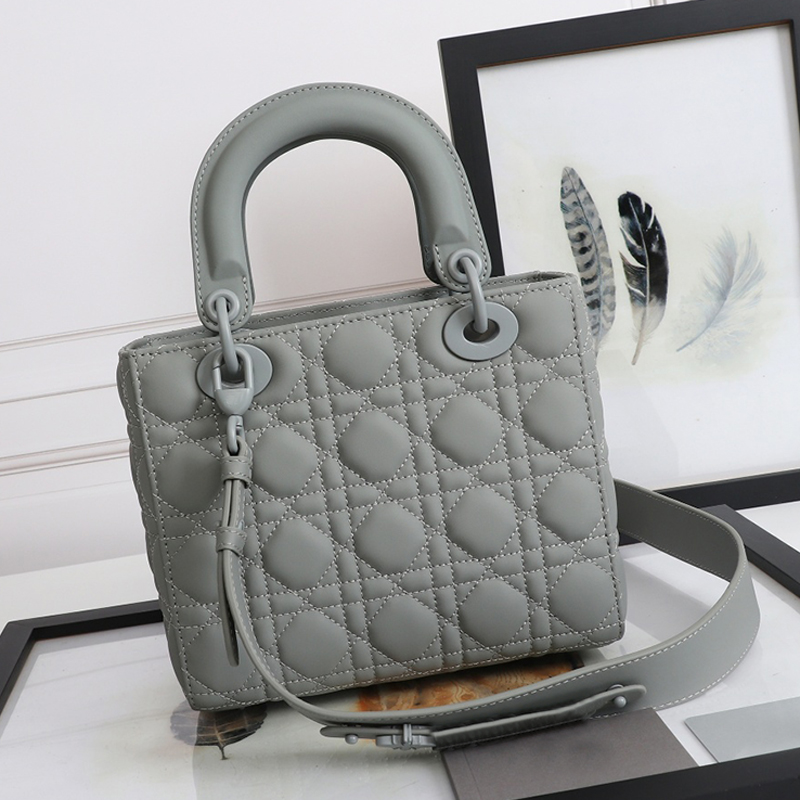 2021 Luxury Luxury Designer Ladies Single Room Bag Mini Purse Small tote Bag Real leather high quality envelope bag
2021 Luxury Luxury Designer Ladies Single Room Bag Mini Purse Small tote Bag Real leather high quality envelope bag