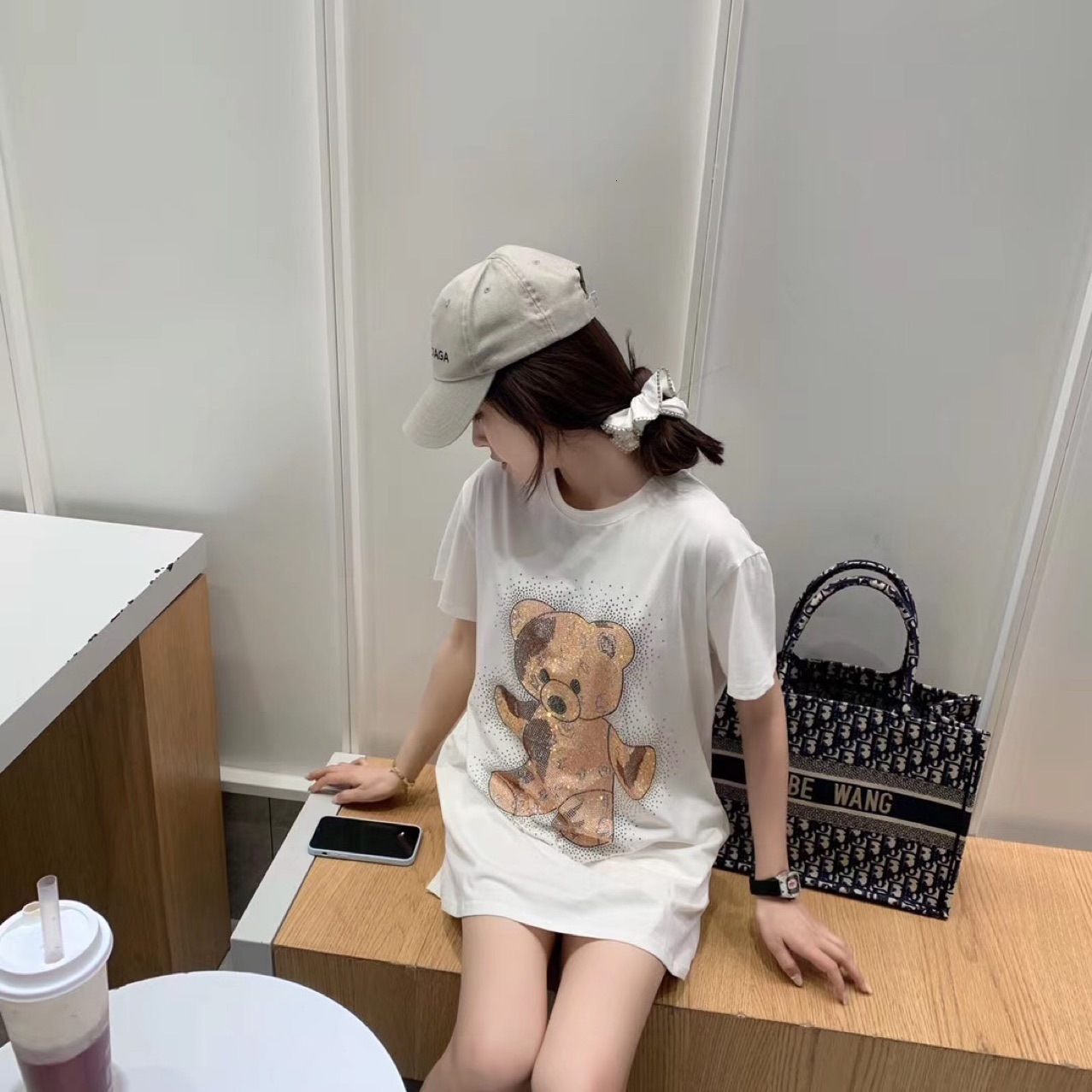 Early spring 2021 new fashion brand PP heavy industry hot drill bear loose medium length T-shirt for men and women, Black
Early spring 2021 new fashion brand PP heavy industry hot drill bear loose medium length T-shirt for men and women, Black