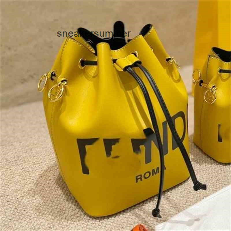 messenger handbags fend Shoulder i totes bag top quality luxurys designer Bag women's new bucket bag in spring and summer 2021 3M17
messenger handbags fend Shoulder i totes bag top quality luxurys designer Bag women's new bucket bag in spring and summer 2021 3M17