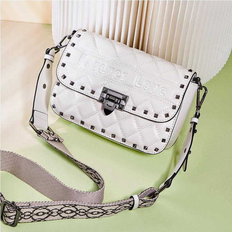 Evening Bags 2021European AndAmerican Fashion Leather Women's Chain Bag Willow Nail Single Shoulder Messenger Underarm Letter 
Evening Bags 2021European AndAmerican Fashion Leather Women's Chain Bag Willow Nail Single Shoulder Messenger Underarm Letter