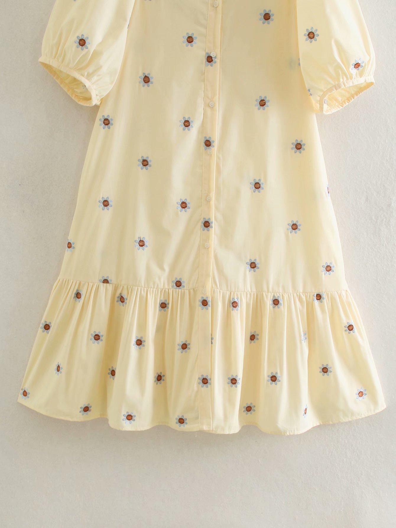 Woman Stand-up Collar Floral Embroidered Short-sleeved Dress Vintage Fashion Ruffled Hem Chic Female Dresses Vestidos 210507