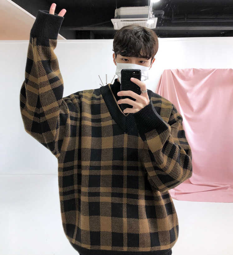 Retro sweater trend autumn and winter plaid V-neck loose men's trend Korean pullover mens sweater Y0911, White;black
Retro sweater trend autumn and winter plaid V-neck loose men's trend Korean pullover mens sweater Y0911, White;black