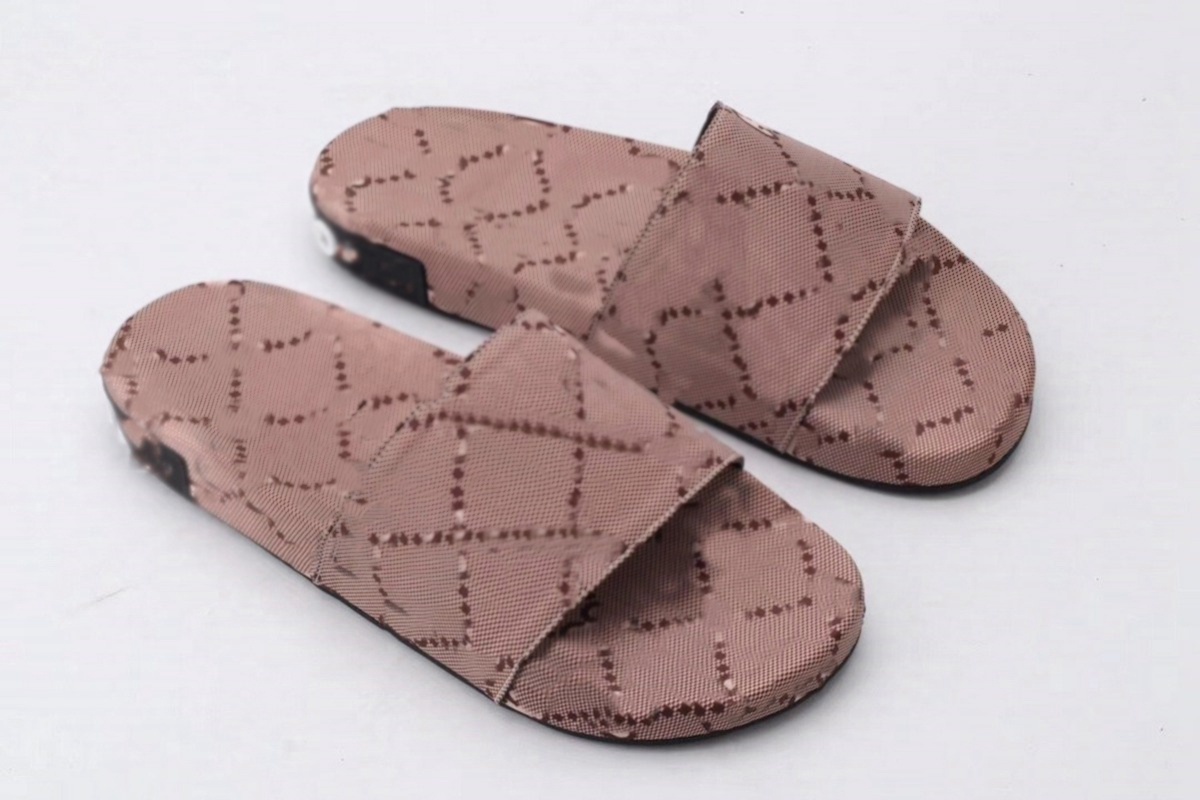 Paris slippers men's women's summer sandals letters cartoon beach flip flop men Luxe classic slipper black orange yellow white plaid
Paris slippers men's women's summer sandals letters cartoon beach flip flop men Luxe classic slipper black orange yellow white plaid