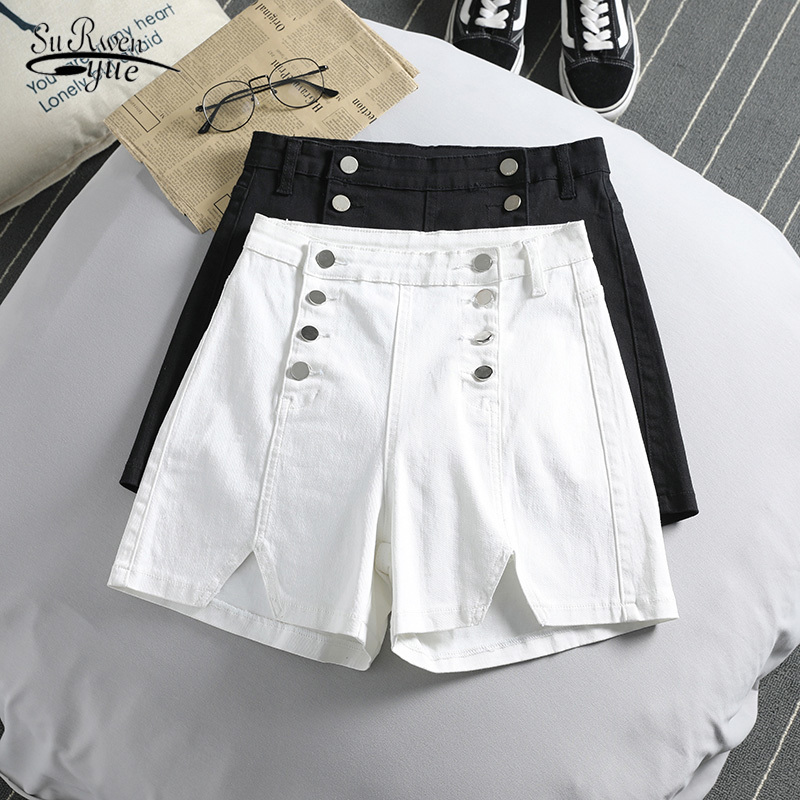 Vintage Summer High Waist Denim Shorts Women Korean Button loose Short Jeans Female Casual Black White 10251 210521
Vintage Summer High Waist Denim Shorts Women Korean Button loose Short Jeans Female Casual Black White 10251 210521
