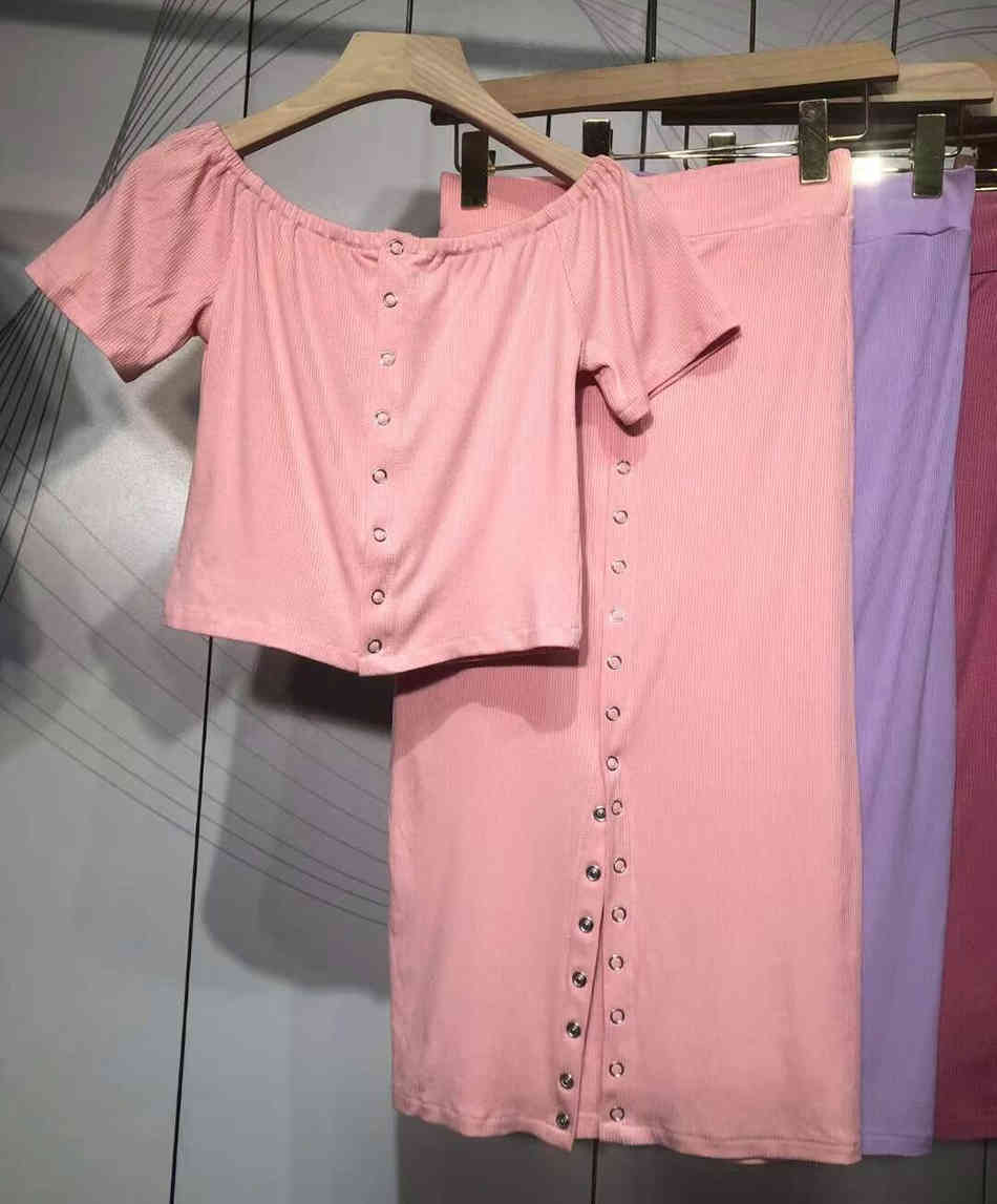 Free Summer Women's Single-breasted Knit Skirt Set Sexy Card Shoulder Short Sleeve Top & Midi Two-piece 210524