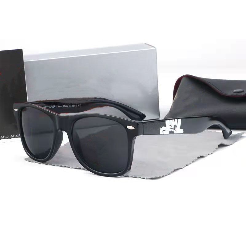 Designer luxury sunglasses cartoon mouse print black frame thick retro design sun glasses, White;black
Designer luxury sunglasses cartoon mouse print black frame thick retro design sun glasses, White;black