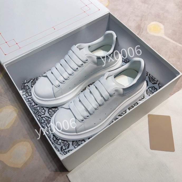 2021 Designer Platform Casual Shoes 35-45 Men Women Leather Lace Up Sneakers Luxury White Black Velvet Suede Trainers Jogging Walking hl210210, Choose the color
2021 Designer Platform Casual Shoes 35-45 Men Women Leather Lace Up Sneakers Luxury White Black Velvet Suede Trainers Jogging Walking hl210210, Choose the color