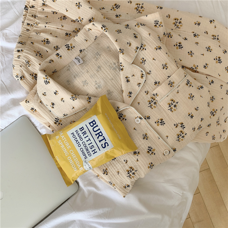 2021autumn winter crepe cotton two piece set sleepwear women pajamas set long sleeve shirts pants home set floral print vintage y106, Black;red
2021autumn winter crepe cotton two piece set sleepwear women pajamas set long sleeve shirts pants home set floral print vintage y106, Black;red