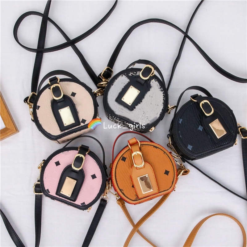 Kids Designer Change Purse Girls Luxurys Letter Floral Printed Zero wallet Kid Casual Messenger Bag Children Metal Chain Single Shoulder Bags F077, White
Kids Designer Change Purse Girls Luxurys Letter Floral Printed Zero wallet Kid Casual Messenger Bag Children Metal Chain Single Shoulder Bags F077, White