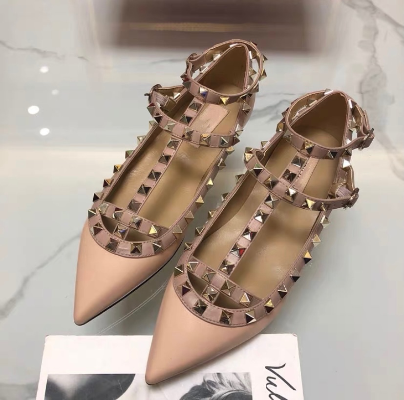 100% leather designers luxury 2021 women's dress shoes Flat tip rivet style low-top shoe work banquet size 35-42
100% leather designers luxury 2021 women's dress shoes Flat tip rivet style low-top shoe work banquet size 35-42