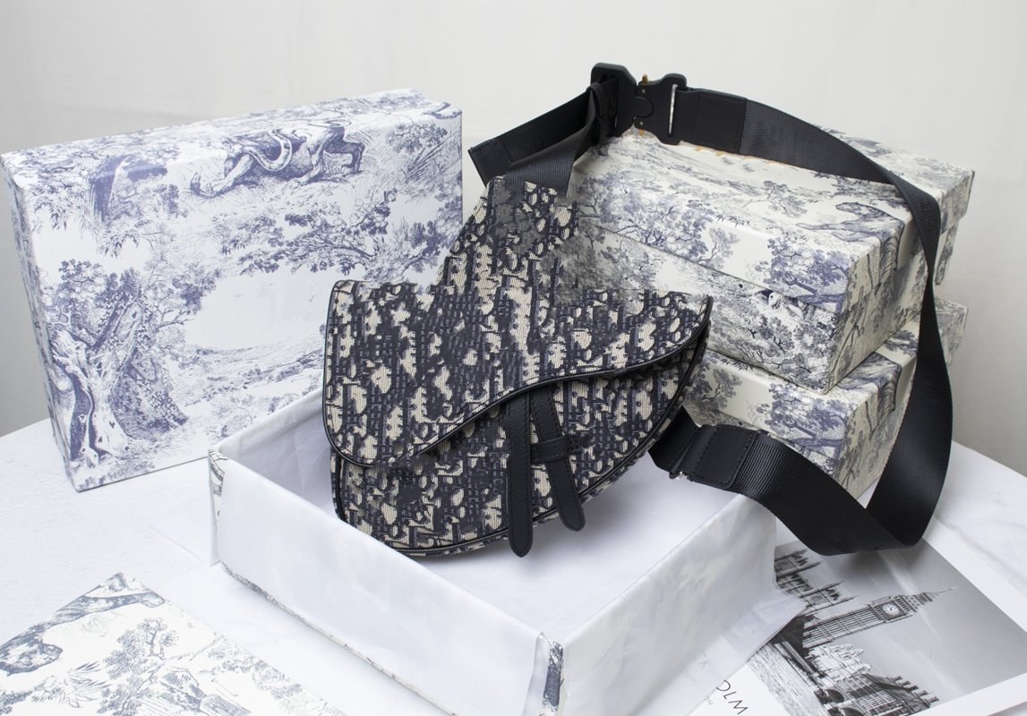 2021 newest handbag with frame saddle men and women luxury design messenger bag high quality black personality single shoulder
2021 newest handbag with frame saddle men and women luxury design messenger bag high quality black personality single shoulder