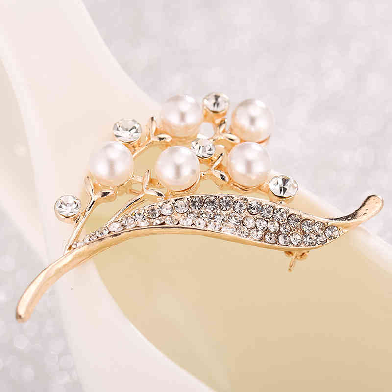 Brooch Isiya Flower Pearl Women's Fashion Scarf Buckle Exquisite Clothing Accessories