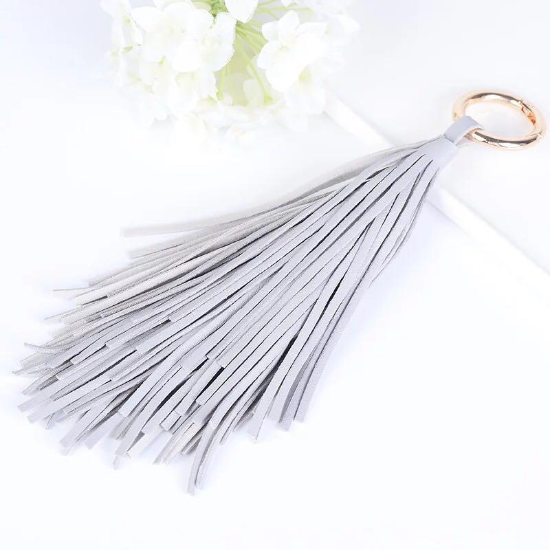 Keychains Leather Tassel Ring Keychain Car Key Chain Simple Personality Bag Pendant Accessory
Keychains Leather Tassel Ring Keychain Car Key Chain Simple Personality Bag Pendant Accessory