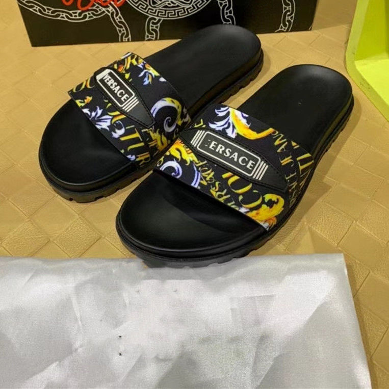 2021 New Style Men Slippers Flip Flop Leather Tide Brand Versatile Antiskid Beach Wear Travel Personality Slippers, Black
2021 New Style Men Slippers Flip Flop Leather Tide Brand Versatile Antiskid Beach Wear Travel Personality Slippers, Black