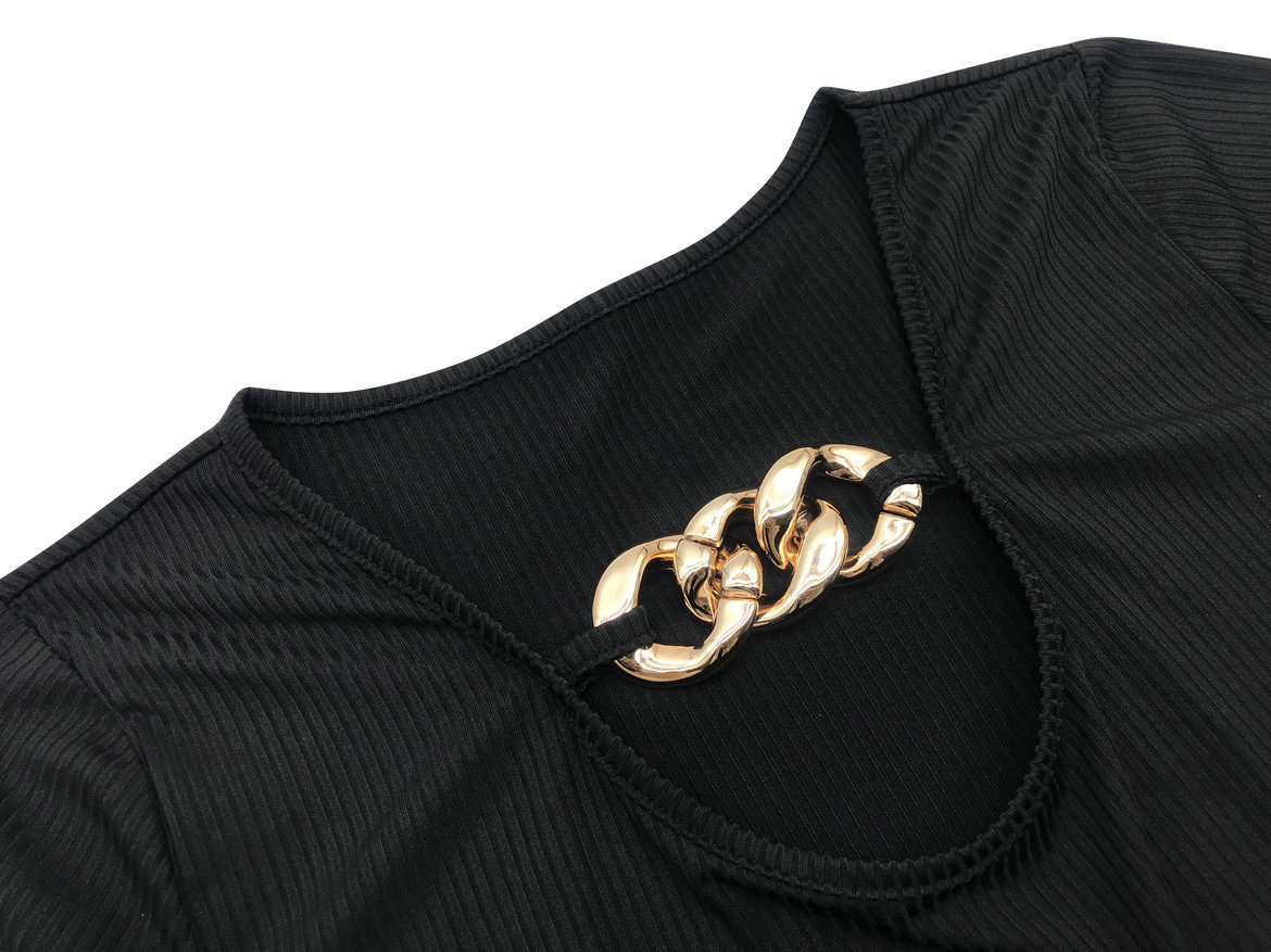 Sexy Solid Women T-Shirt Summer V-Neck Low-cut Short Sleeve Hollow Out Chain Decor Slim Pullover Tops Casual Female Black Tshirt 210522