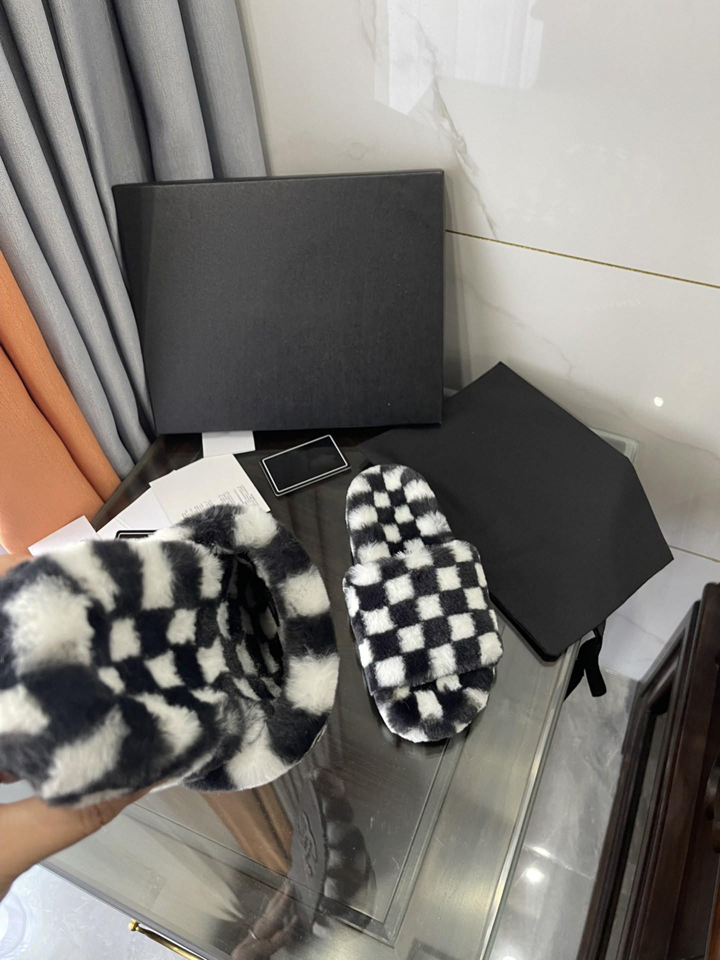 Top model female designer imitation fox fur slippers women EVA outdoor household Womens Slippers with Original Box Dust Bag flowers printing
Top model female designer imitation fox fur slippers women EVA outdoor household Womens Slippers with Original Box Dust Bag flowers printing