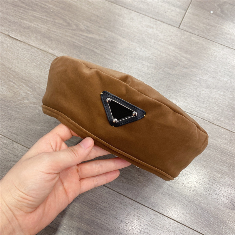 Luxury Designer Beret Women Brand Fashion Woolen Hats Designer Bucket Hat For Womens Mens Beret Leather Fitted Hats, Extra cost
Luxury Designer Beret Women Brand Fashion Woolen Hats Designer Bucket Hat For Womens Mens Beret Leather Fitted Hats, Extra cost
