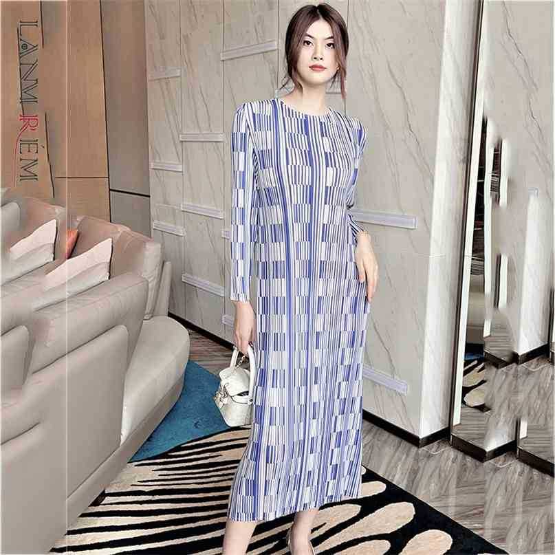 Spring Summer Printed White Striped Round Neck Long-sleeved Pleated Dress Plus Size Ladies 2E1190 210526, Blue white stripes
Spring Summer Printed White Striped Round Neck Long-sleeved Pleated Dress Plus Size Ladies 2E1190 210526, Blue white stripes