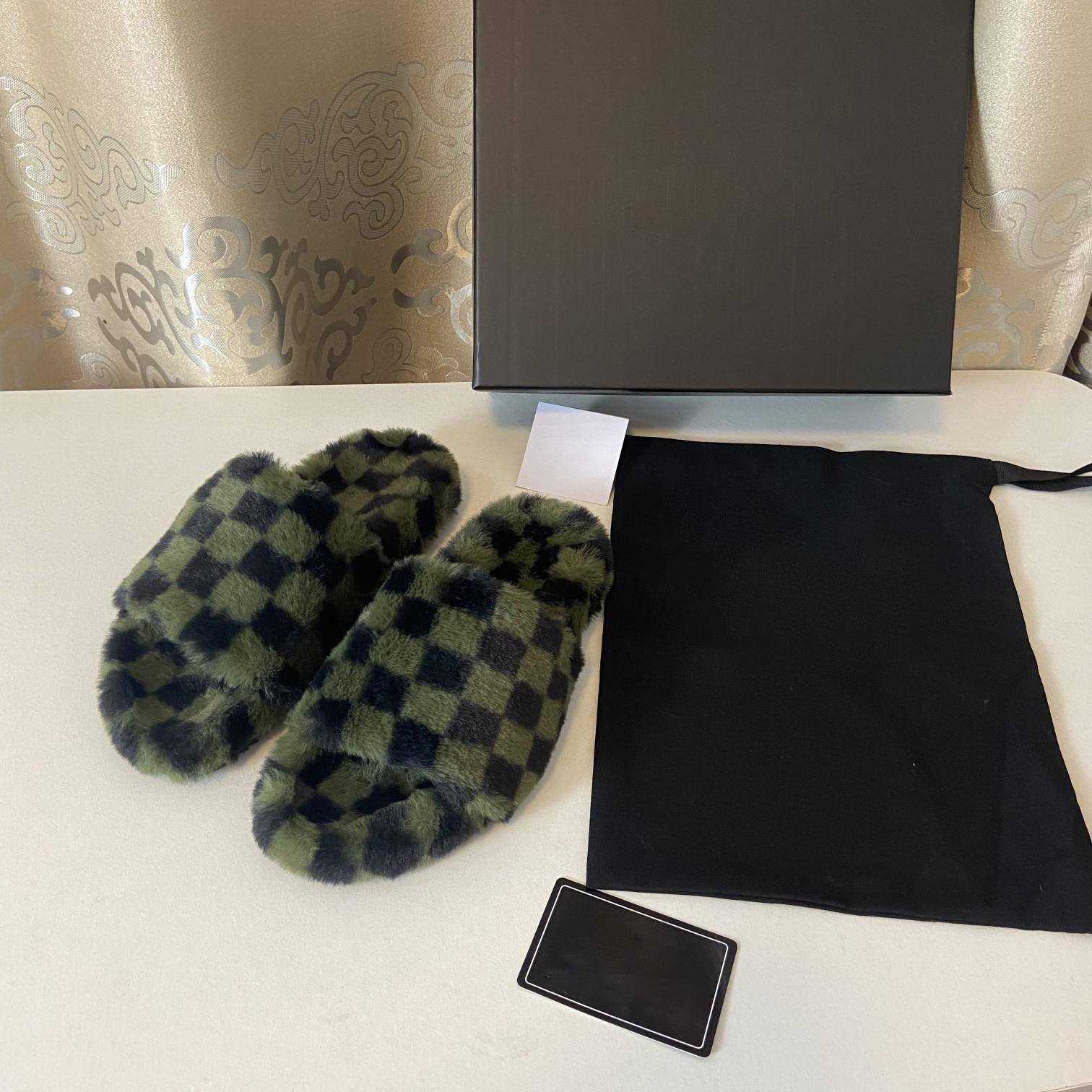 Top quality Designer Slides Womens Slippers with Original Box Dust Bag flowers printing leather platform shoes Fashion luxury brand winter K, Black
Top quality Designer Slides Womens Slippers with Original Box Dust Bag flowers printing leather platform shoes Fashion luxury brand winter K, Black
