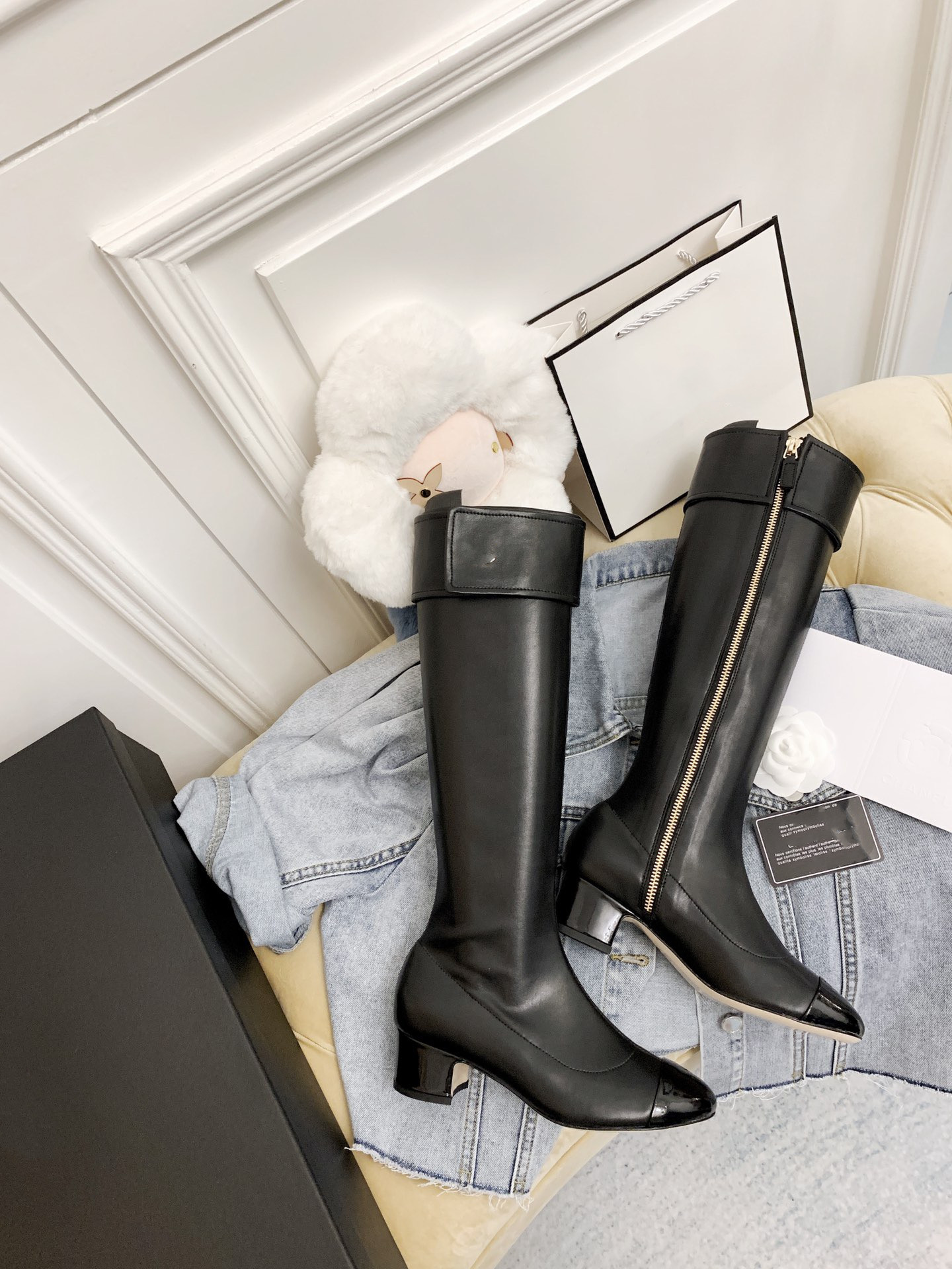 2021 Medium boots black & white color matching thick heel high boot but knee booties round toe spring autumn leather women's shoes size 35-40, Box
2021 Medium boots black & white color matching thick heel high boot but knee booties round toe spring autumn leather women's shoes size 35-40, Box