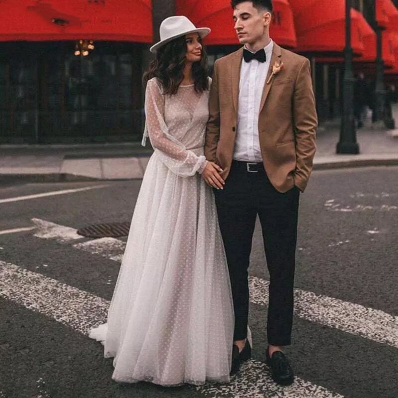 2021 White Dot Tulle Summer Wedding Dresses Long Sleeves Backless Beach Bridal wedding Gowns vestido de noiva