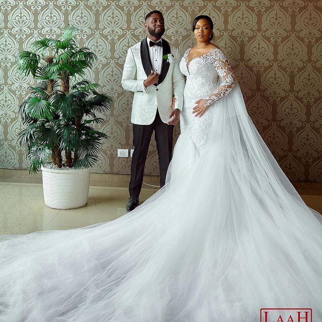 African White Tulle Mermaid Wedding Dress Lace Long Sleeves Chapel Train Plus Size Bridal Gowns Illusion Sheer V Neck Bride Formal Dresses 2022 Vestid