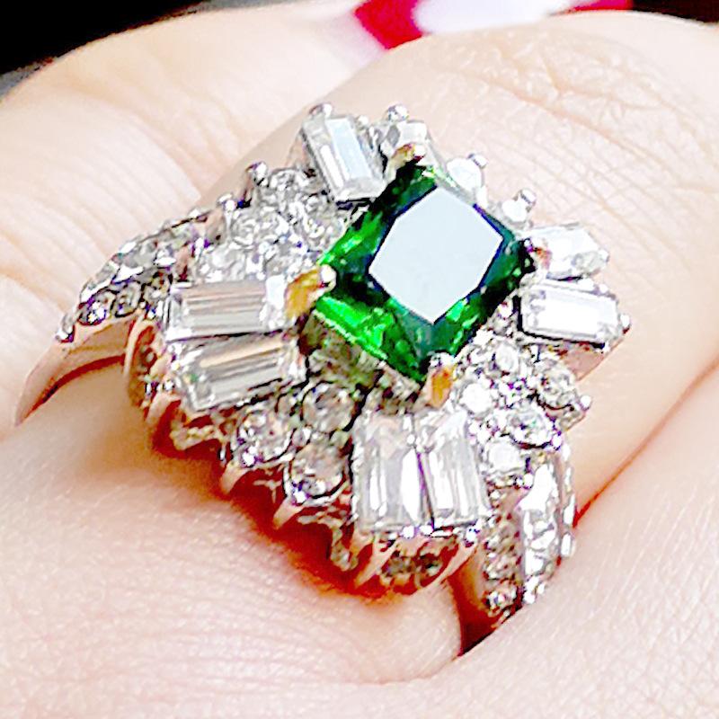 Wedding Rings Luxury Square Green Solitaire Ring Cut Zircon Paved Silver Color Tone For Women Jewelry Bague Femme Anillos Mujer
Wedding Rings Luxury Square Green Solitaire Ring Cut Zircon Paved Silver Color Tone For Women Jewelry Bague Femme Anillos Mujer