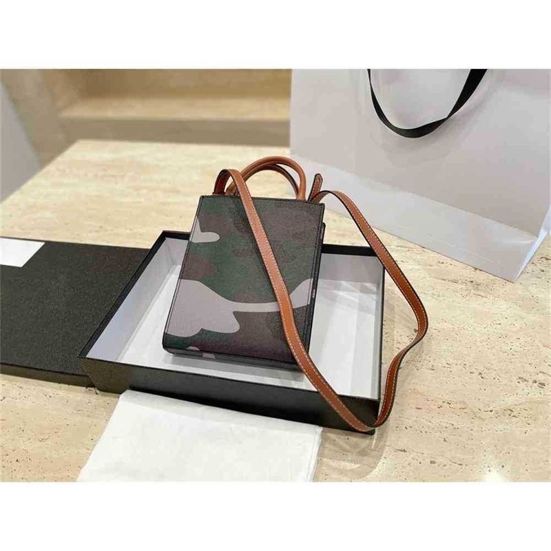 Women Luxurys Designers Bags 2021 Shop Purchase color camouflage canvas cabas vertical handsome c Designer Handbag Handbags Totes Crossbody Bag
Women Luxurys Designers Bags 2021 Shop Purchase color camouflage canvas cabas vertical handsome c Designer Handbag Handbags Totes Crossbody Bag