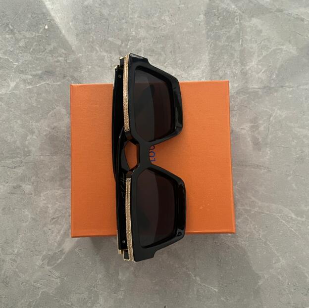 Fashion Classic designer Polarized 2021 Luxury Sunglasses For Men Women Pilot Sun Glasses UV400 Eyewear Metal Frame Polaroid Lens NO box
Fashion Classic designer Polarized 2021 Luxury Sunglasses For Men Women Pilot Sun Glasses UV400 Eyewear Metal Frame Polaroid Lens NO box
