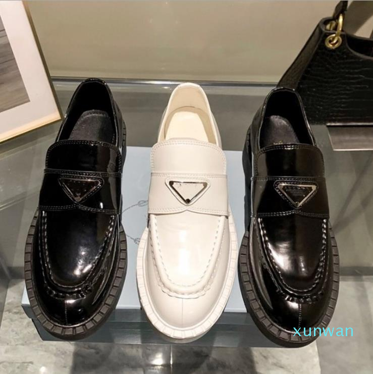 Summer New women Triangle Truck Wear with Thick Side Leather Shoes Single Shoes, Black
Summer New women Triangle Truck Wear with Thick Side Leather Shoes Single Shoes, Black