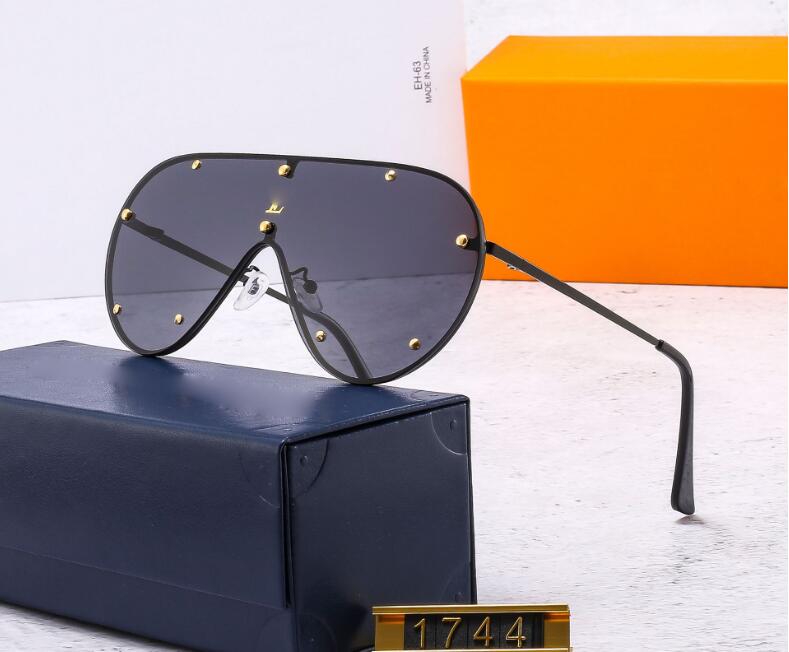 Ray Luxury designer Sunglasses for women men womens mens bans Bands 1744 GGLVLouisVittonYSL
VUTTON
Ray Luxury designer Sunglasses for women men womens mens bans Bands 1744 GGLVLouisVittonYSL
VUTTON